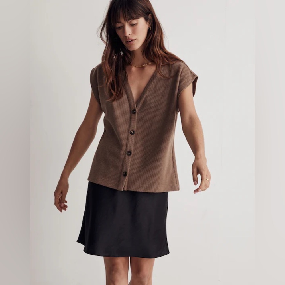 Madewell Ribbed Button-Up Sweater Vest in Weathered Walnut, Size Small